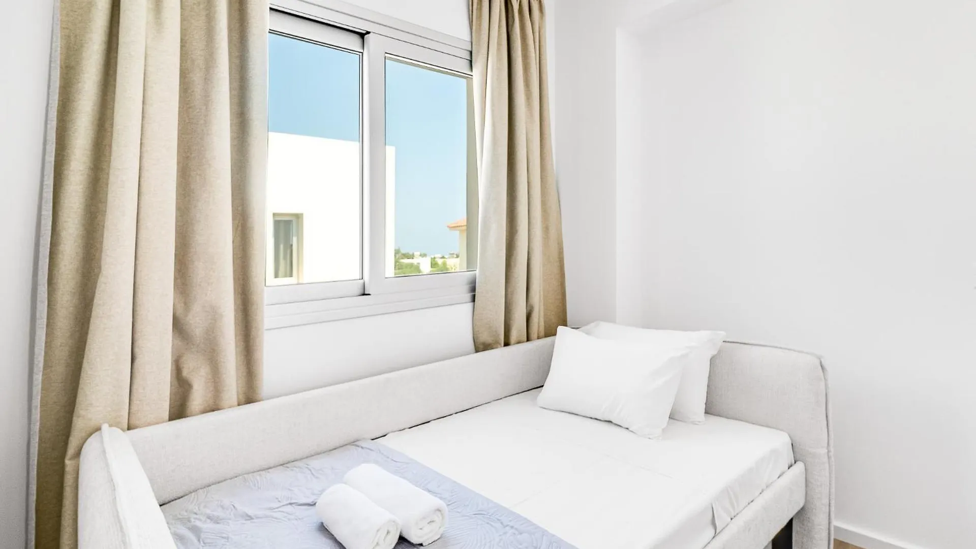 Villa Seabreeze Artemis By Ezoria Villas Protaras